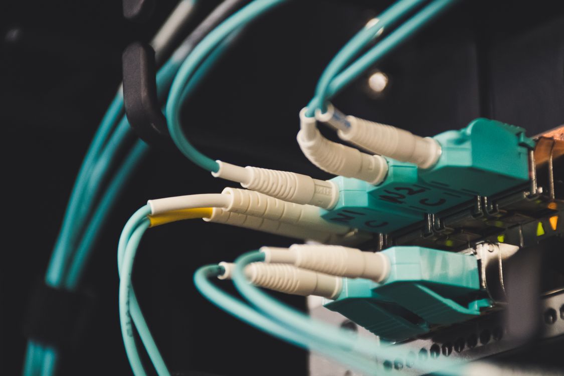 Fiberkablar i nod – arbete utfört av certifierade fibertekniker
